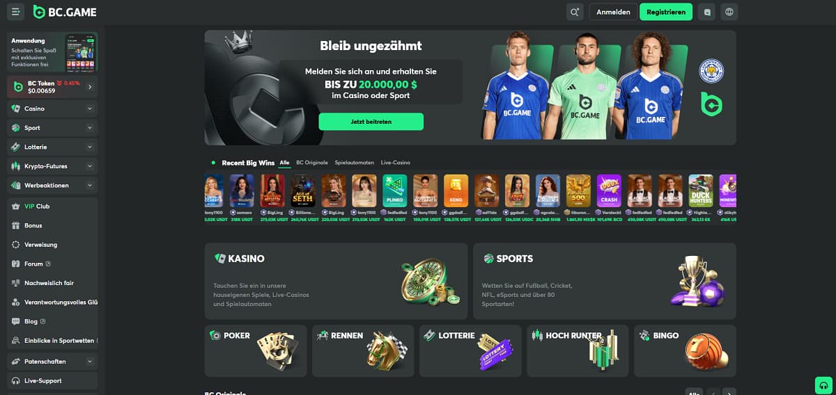 Screenshot der BC.GAME-Startseite mit einem Werbebanner und drei Personen in Sporttrikots.