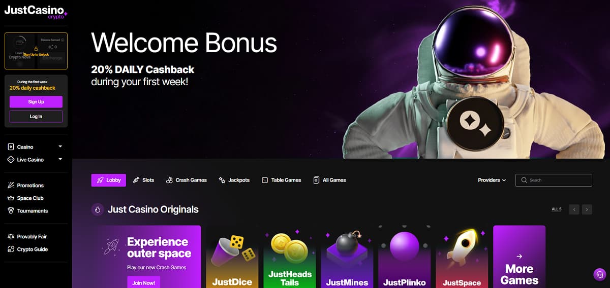 JustCasino Startseite mit Weltraumdesign und Astronauten-Banner. Willkommensangebot: 20 % tägliches Cashback in der ersten Woche. Seitenleiste umfasst Casino, Live-Casino, Turniere und Space Club. Bereich „Just Casino Originals“ zeigt Spiele wie JustDice, JustMines und JustPlinko.
